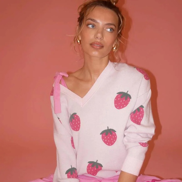 Beach Riot NWT Sz M Joey Sweet strawberries oversized sweater; so cute! - Picture 9 of 16